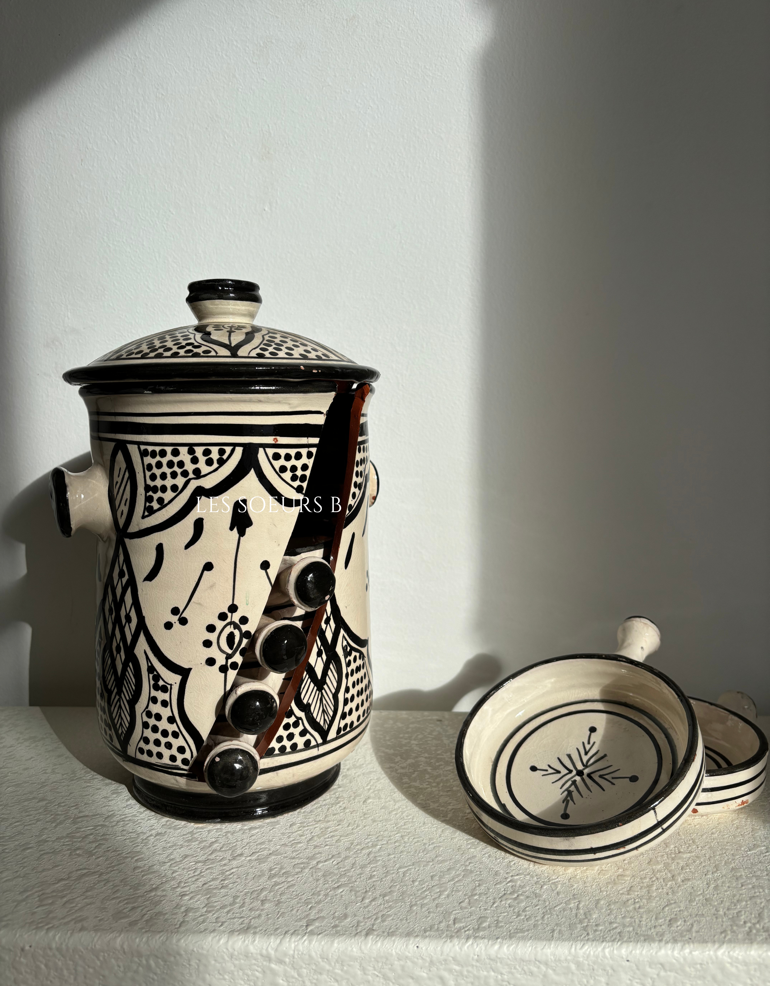 Service à six poêlons